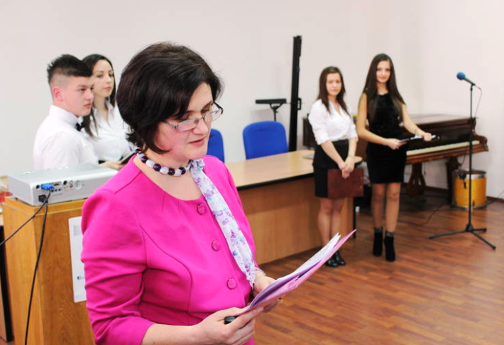 Profesoara Livia Ivan, coordonatoarea proiectului, din partea Liceului Onisifor Ghibu