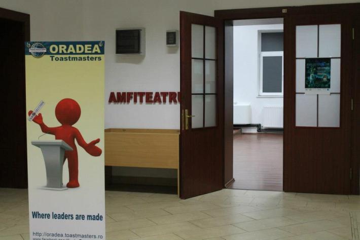 Sursa imagine: oradea.toastmasters.ro/ nocturna_bibliotecilor