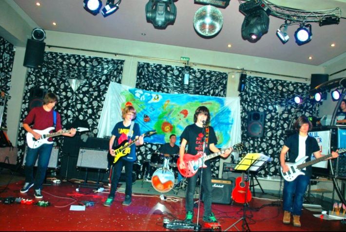 Blue Strings la Balul bobocilor