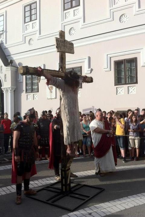 923234_10151450744709023_1882078614_n