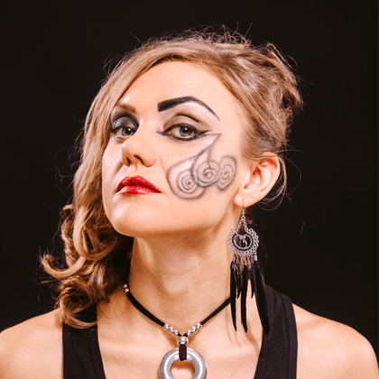 Oxana Gherghel, lead vocals, keyboards, guitar