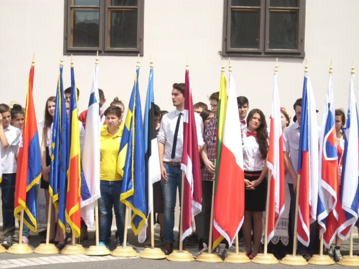 601878_241698022636699_42391522_n