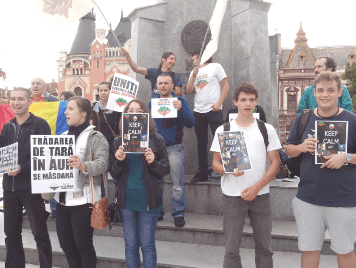     Imagini de la un protest in Oradea, 15 septembrie 2013. Sursa foto: www.calincorpas.ro
