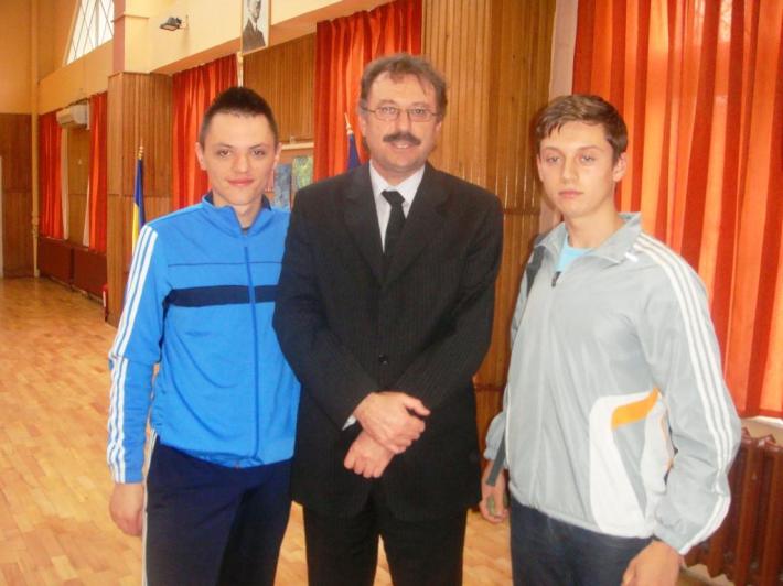 Prof. Valentin Orga şi subsemnaţii, Cosmin Anghelache şi Vlad Blaga