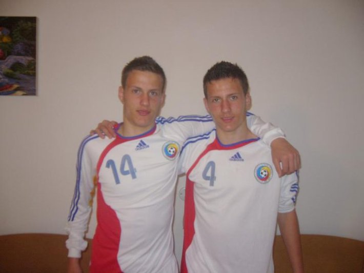 Fraţii Adrian şi Valentin Petricău, colegi de clasă şi colegi de echipă