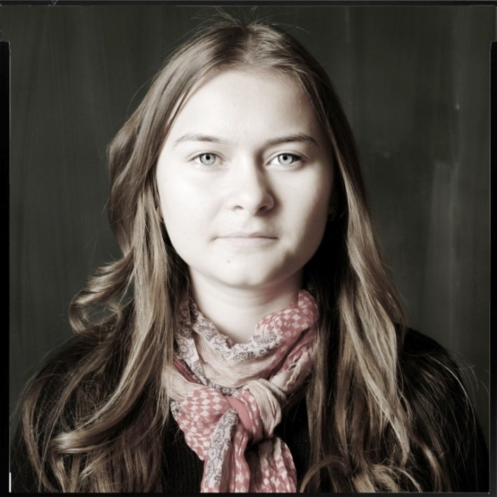 Mădălina Miheş din XI A este director Departament Cultura, Educatie si Programe Scolare in noul CJE. Foto ANDREI ŢIBURCĂ