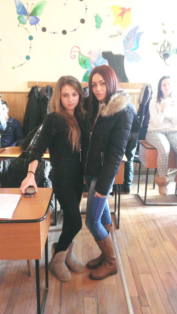 ADRIANA CIOCA alături de subsemnata, DAMARIS VASILEFoto: NICOLAE FRĂŢILĂ