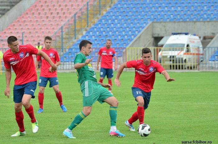 Fază din meciul FC Bihor - CS Mioveni