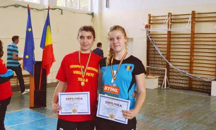 Bianca Suciu, căpitan de echipă, alături de căpitanul echipei campioane