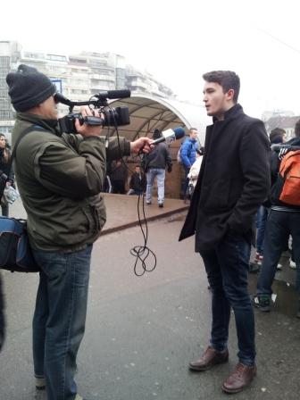 Circa 200 de elevi de la 13 licee au marsaluit  in data de 30 ianuarie 2013 prin centrul Oradiei, pentru a promova Ziua internationala a non-violentei in scoli. Foto: Antonia Balasco