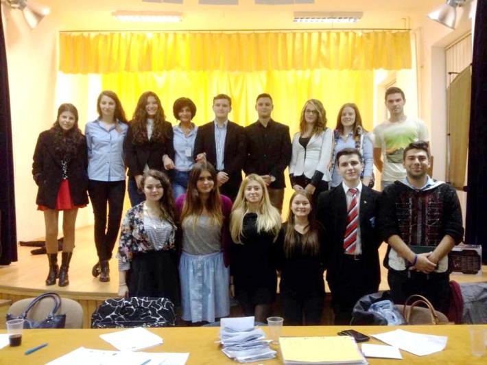 Actualii membri ai CJE împreună cu foşti membri