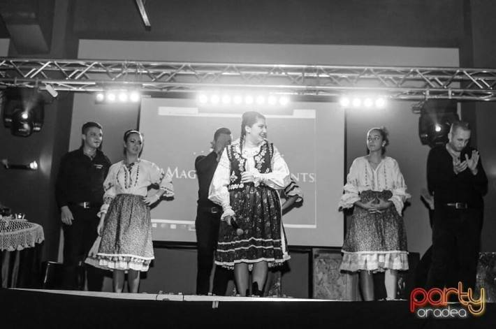 Bianca Cobe şi Carina Lascu la Balul bobocilor, în Club Shadows