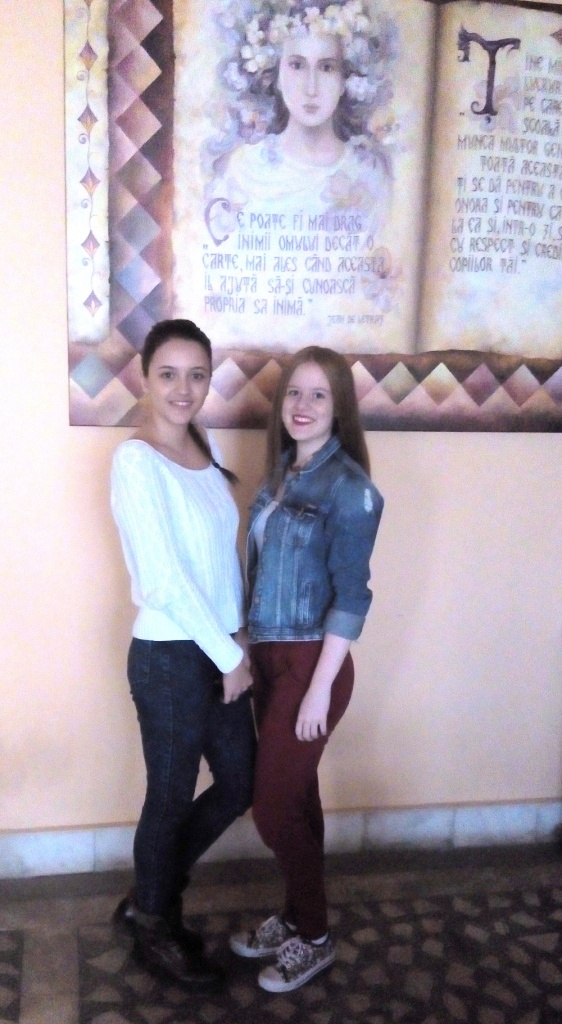 Ana Voiţ împreună cu o colegă