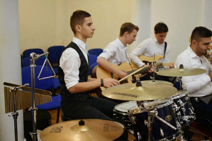 tobosar-picsart_09-29-01-57-30