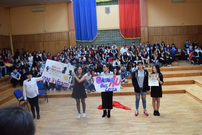 SCOALA-FARA-VIOLENTA-11-650x435