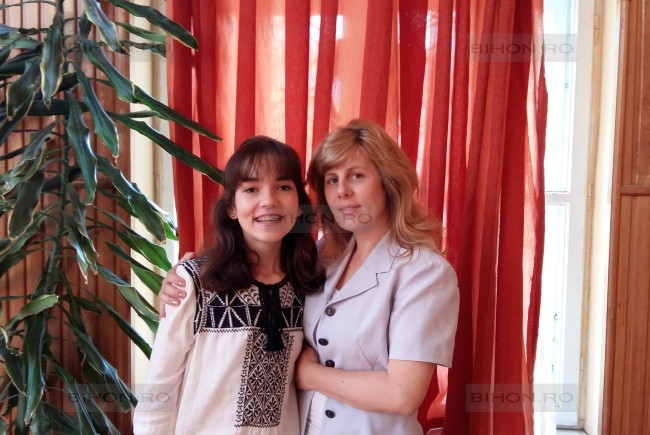 SEBASTINA PAPAI si CORINA CHIS