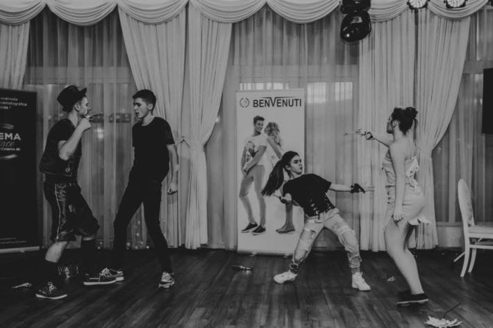 RALUCA GĂVRUȚA DENISA ȚURCĂU Antrenorul lui Peter Pan și Tinkerbell - Boboci si mentori