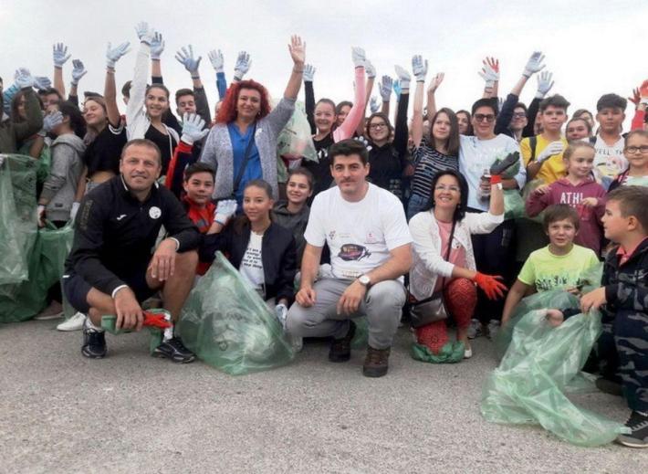 Ziua curateniei Peste 18.000 de voluntari bihoreni au curatat gunoaiele...