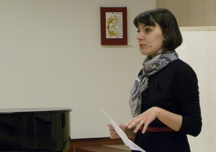 doamna Adina Baya, Lect. Univ. Dr. în cadrul UVT, specializarea Jurnalism.